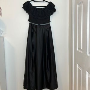 Betsy Adam Black Lace-Trim Off-The-Shoulder Gown 10